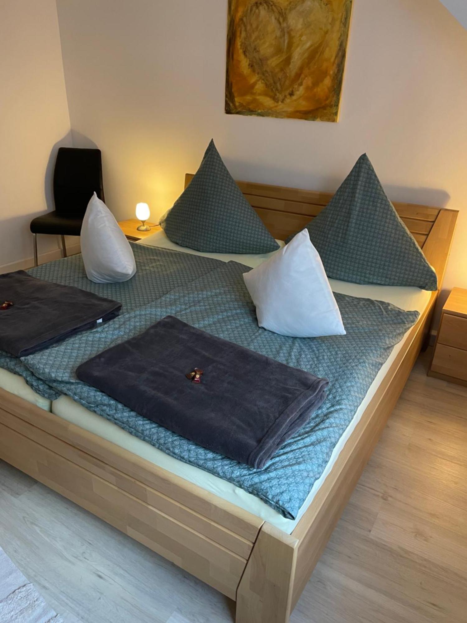 Deni'S Ferienwohnungen Klotten Bagian luar foto